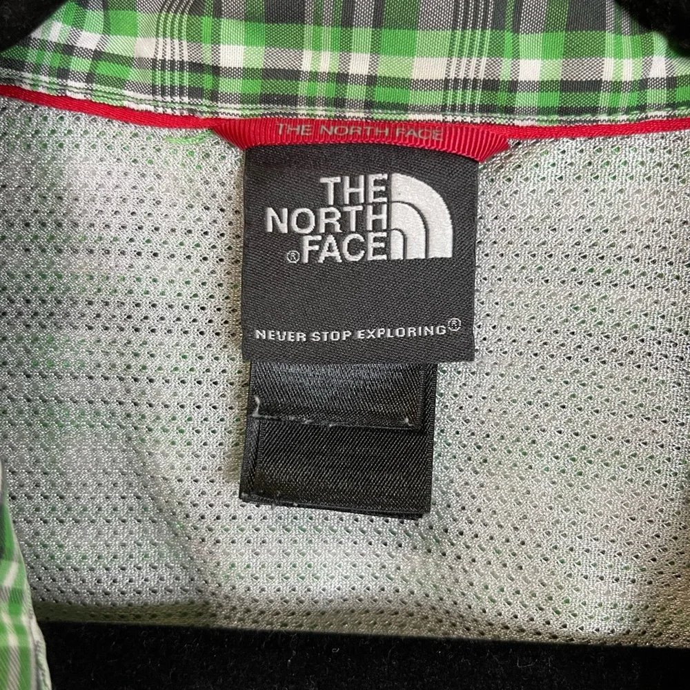 ⭐️The North Face short sleeved shirt. Size XL